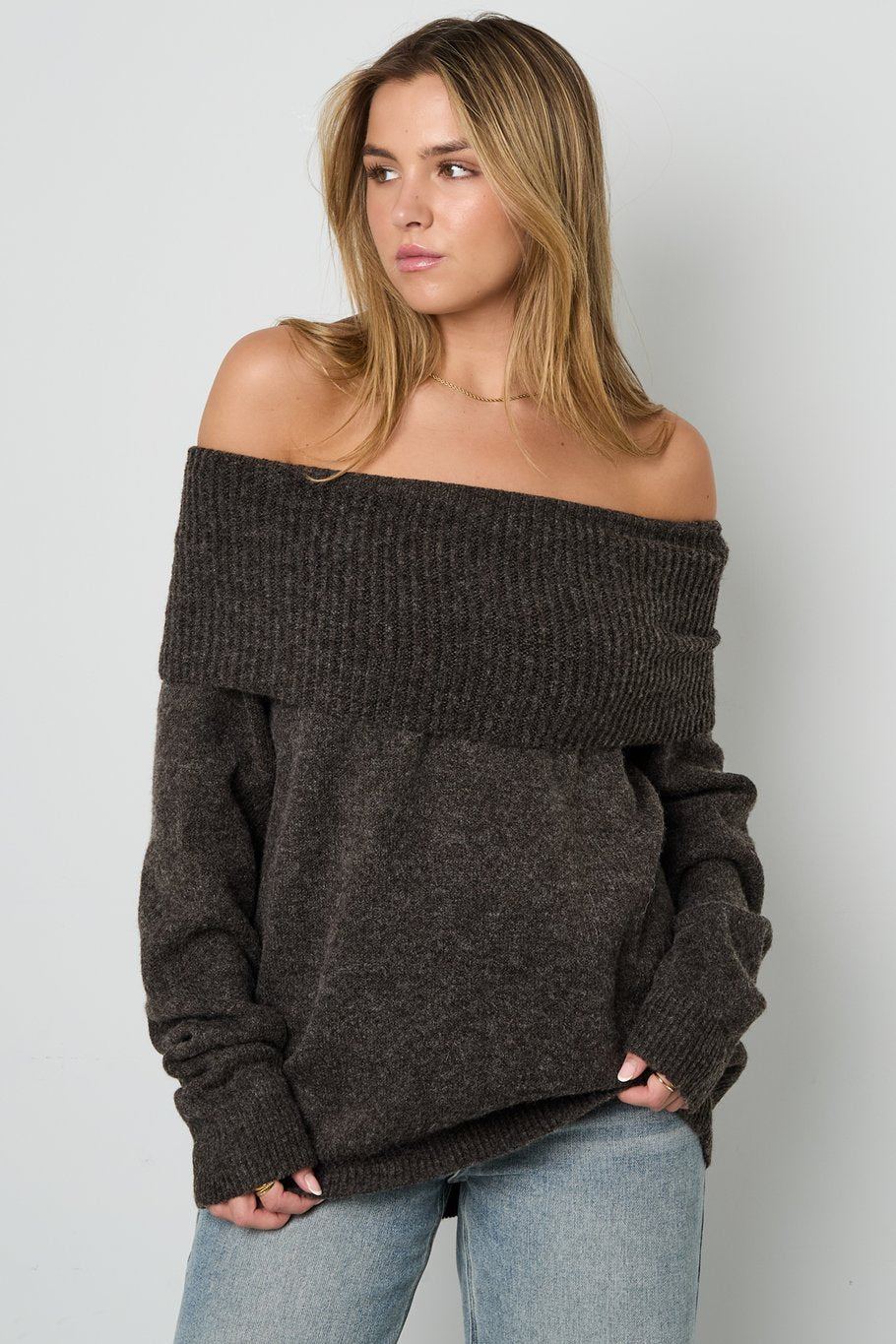 Comfy Off the shoulder trui